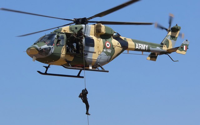 Ấn Độ muốn bán tên lửa, trực thăng cho Việt Nam - Ảnh 1.