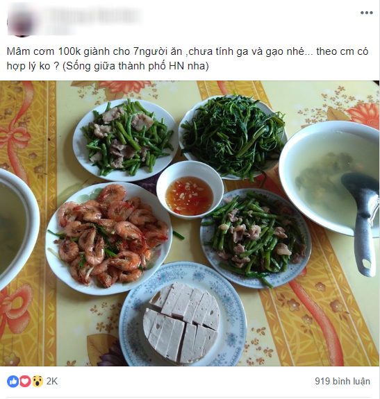 Mâm cơm gia đình tưởng bình thường ở Hà Nội bỗng gây sốt MXH vì 100 nghìn mà đầy ắp thịt, tôm - Ảnh 1.