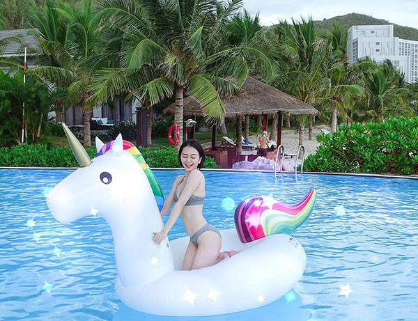 Loạt ảnh bikini hút mắt, khoe đôi chân dài miên man của Thiều Bảo Trang - Ảnh 3.