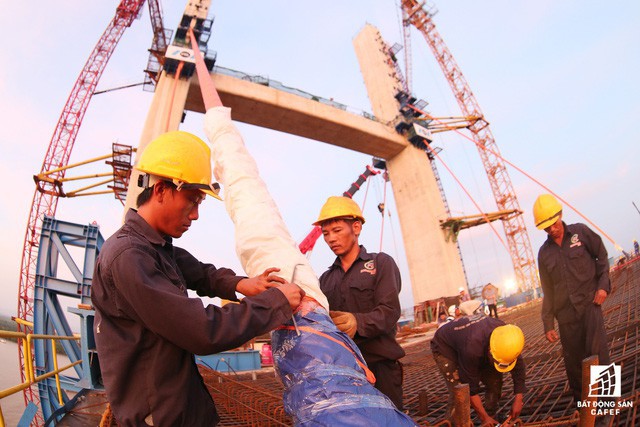 Một ngày trước khi thông xe, nhìn toàn cảnh cao tốc Hạ Long - Hải Phòng và cầu Bạch Đằng gần 15 nghìn tỷ từ trên cao - Ảnh 2.