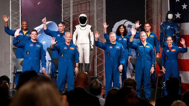 NASA tuyên bố đội ngũ phi hành gia sẽ bay cùng SpaceX và Boeing lên trạm vũ trụ ISS, khởi đầu cho kỉ nguyên vũ trụ mới - Ảnh 2.