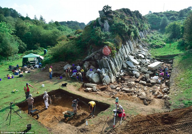 Phát hiện thêm bí ẩn ở bãi đá cổ Stonehenge 5.000 năm ở Anh - Ảnh 4.