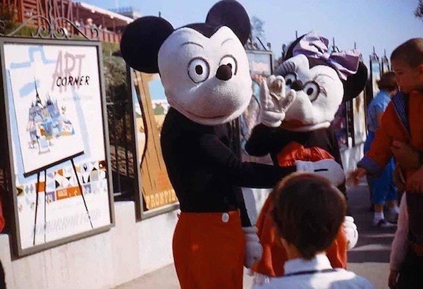 Những hình ảnh chứng minh ngày xưa Disneyland là chỗ để hù dọa trẻ con khóc thét chứ chẳng phải chốn thần tiên hạnh phúc gì - Ảnh 6.