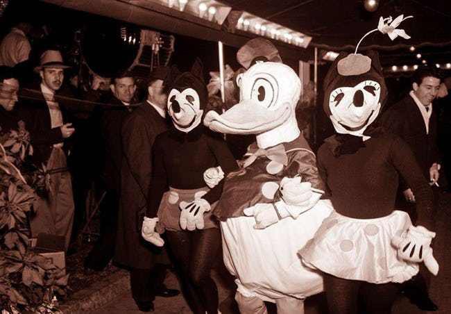 Những hình ảnh chứng minh ngày xưa Disneyland là chỗ để hù dọa trẻ con khóc thét chứ chẳng phải chốn thần tiên hạnh phúc gì - Ảnh 9.