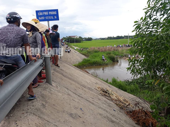 Hàng trăm người lùng sục tìm cháu bé 27 tháng mất tích - Ảnh 1.