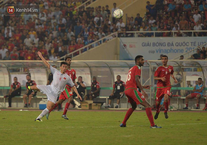 Bùi Tiến Dũng mang băng đội trưởng, cùng cầu thủ U23 Việt Nam chào cảm ơn khán giả - Ảnh 8.
