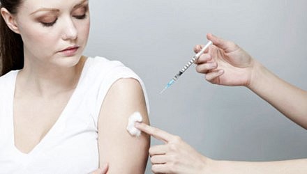 Sợ vắc xin phòng dại gây hại không chịu tiêm phòng có thể mất cả tính mạng - Ảnh 1.