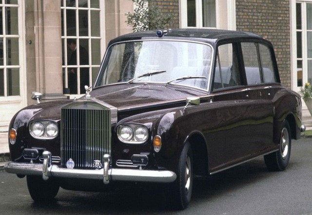 Hoàng gia Anh rao bán bộ sưu tập xe Rolls-Royce khủng - Ảnh 6.