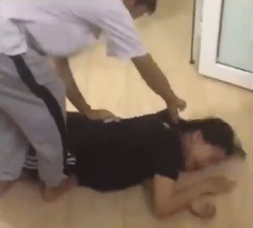 Chỉ vì ăn mặc mát mẻ ở nhà, cô vợ bị chồng xử mạnh tay - Ảnh 3.