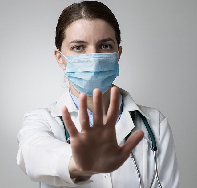 Buột miệng khen nữ bác sĩ mặc váy bó sát màu hồng, nam bệnh nhân bị cắt dịch vụ - Ảnh 2. Buột miệng khen nữ bác sĩ mặc váy bó sát màu hồng, nam bệnh nhân bị cắt dịch vụ - Ảnh 2.