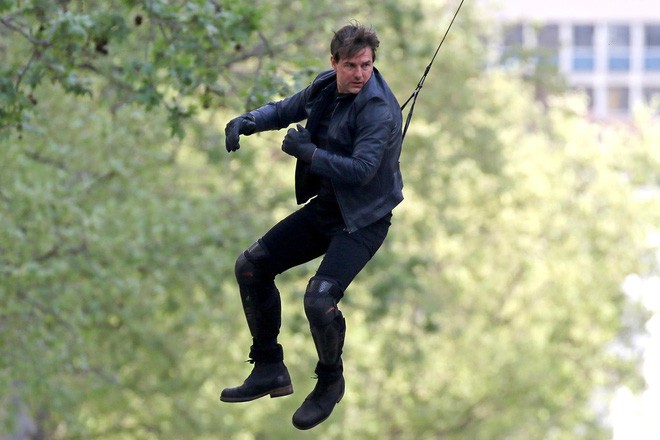 Một cái nhìn gần gũi hơn vào những pha mạo hiểm chết người Tom Cruise đã tự mình thực hiện trong Nhiệm vụ Bất khả thi - Ảnh 2.