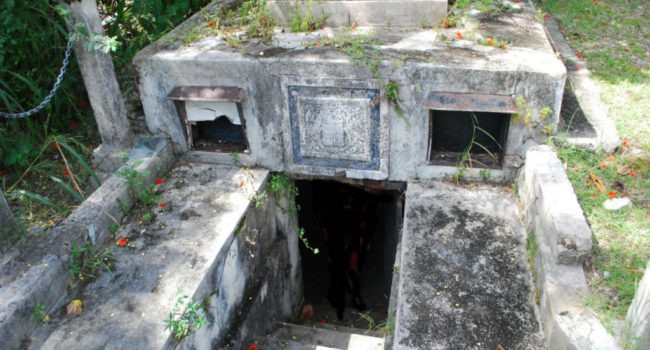 Những chiếc quan tài biết chạy ở Barbados: Bí ẩn khó giải suốt hơn 200 năm - Ảnh 2.
