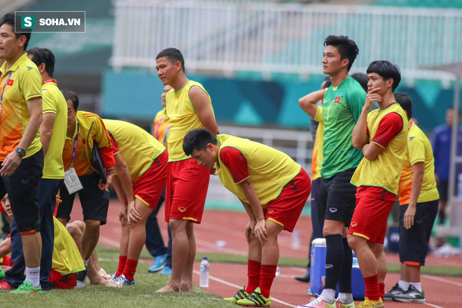 U23 Việt Nam buồn bã cúi đầu, NHM bật khóc sau loạt đấu súng - Ảnh 11.