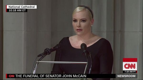 Con gái TNS John McCain ngầm chỉ trích ông Trump trong điếu văn tang cha - Ảnh 1.