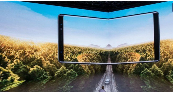 Cuối cùng Samsung cũng công bố ngày phát hành smartphone màn hình gập Galaxy X - Ảnh 1.