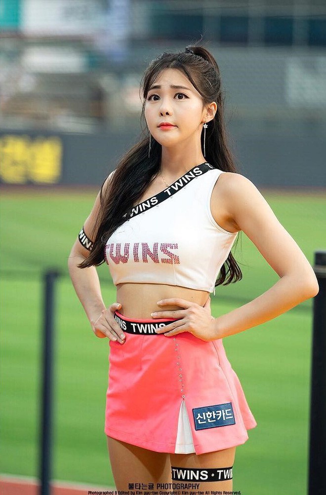 Cô nàng cheerleader Hàn Quốc sở hữu combo đáng mơ ước: Mặt xinh, chân dài, dáng đẹp - Ảnh 14.