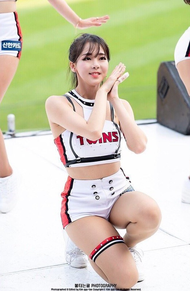 Cô nàng cheerleader Hàn Quốc sở hữu combo đáng mơ ước: Mặt xinh, chân dài, dáng đẹp - Ảnh 6.