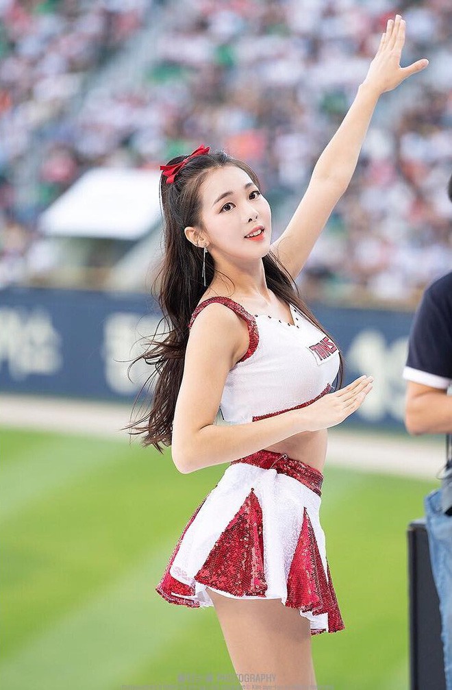 Cô nàng cheerleader Hàn Quốc sở hữu combo đáng mơ ước: Mặt xinh, chân dài, dáng đẹp - Ảnh 7.