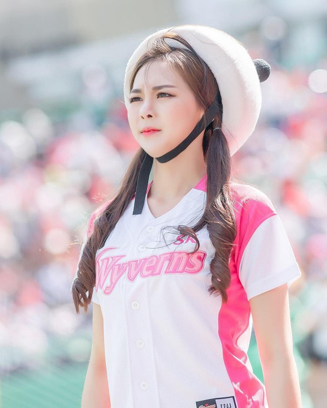 Cô nàng cheerleader Hàn Quốc sở hữu combo đáng mơ ước: Mặt xinh, chân dài, dáng đẹp - Ảnh 9.