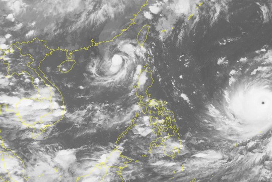 Siêu bão Mangkhut “đuổi theo” bão số 5 vào Biển Đông - Ảnh 1.