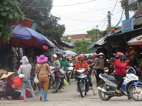 Hà Tĩnh: Chợ 160 tỉ đồng vắng teo, lí do bất ngờ - Ảnh 2.