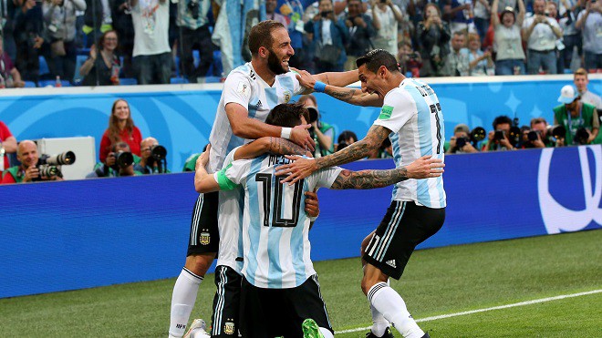 Argentina có cần suốt ngày cung phụng một mình Messi? - Ảnh 3.