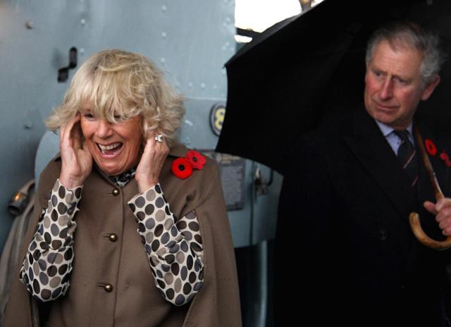 Những khoảnh khắc hài hước của bà Camilla - mẹ chồng thị phi nhất Hoàng gia Anh, đã xem là không thể không cười - Ảnh 5.