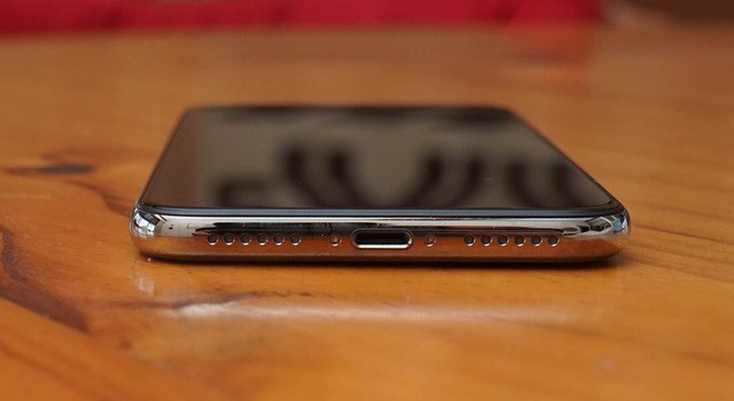 Thiết kế iPhone Xs có một điểm cực kỳ thiếu tinh tế và thua cả iPhone X - Ảnh 1.