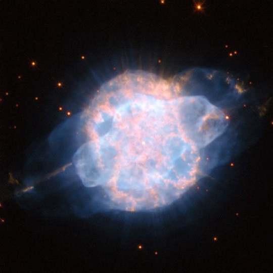 Phát hiện mắt vũ trụ chứa di hài ngôi sao đỏ khổng lồ - Ảnh 1.