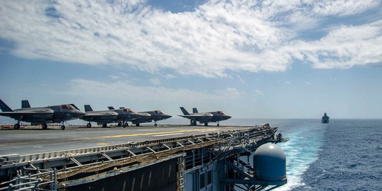 Lầu Năm Góc nóng mặt với tàu chiến Nga, Mỹ triển khai F-35 tới Syria? - Ảnh 4.