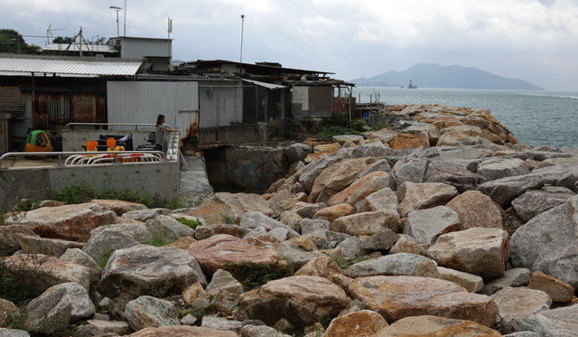 Siêu bão lịch sử đổ bộ Hong Kong, người dân vội vã tích trữ lương thực để cầm cự  - Ảnh 6.