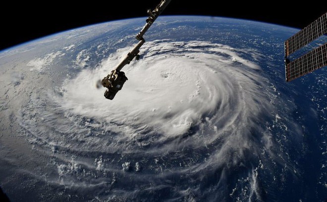 Ảnh vệ tinh thể hiện sức mạnh hủy diệt của Florence, siêu bão to bằng cả một bang Mỹ - Ảnh 8.