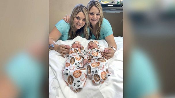Hai chị em sinh đôi mang bầu rồi sinh con cùng 1 ngày tại cùng 1 bệnh viện, nhìn khuôn mặt 2 đứa trẻ mọi người lại càng ngạc nhiên - Ảnh 8.