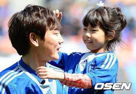 Song Jong Kook: Quả báo cho “David Beckham của Hàn Quốc” khi bỏ rơi vợ đẹp con xinh để chạy theo bồ nhí - Ảnh 2.