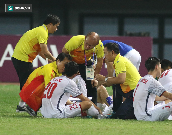 Pha bẻ còi khó tin của trọng tài V.League và nước mắt HLV Park Hang-seo - Ảnh 2.