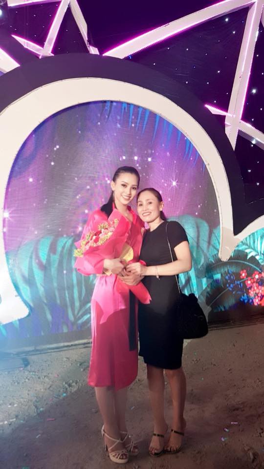 Tân Hoa hậu Việt Nam 2018 Trần Tiểu Vy: Thí sinh nhỏ tuổi nhất, vấp ngã khi thi Người đẹp biển - Ảnh 8.