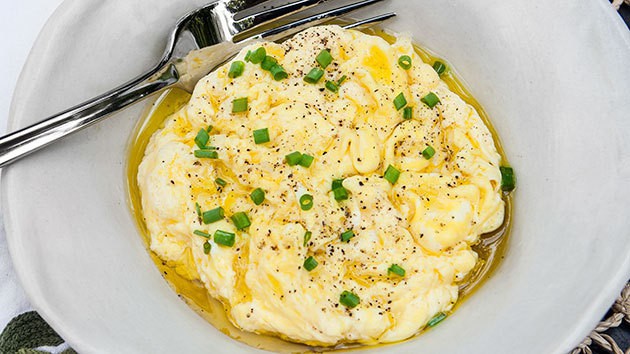 Trứng chiên hay ốp là xưa rồi, giờ đây bạn có thể làm món trứng khuấy với nước ngon thượng hạng theo cách của đầu bếp đạt sao Michelin - Ảnh 8.