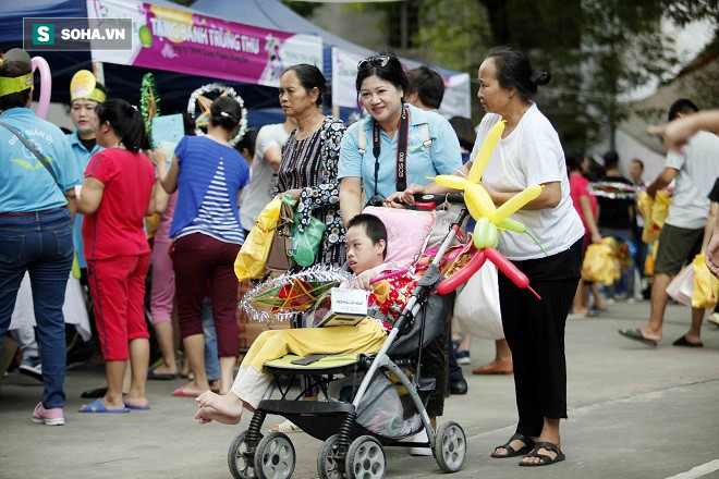 Mang Trung thu Hồng đến với gần 2000 chiến binh nhí - Ảnh 12.