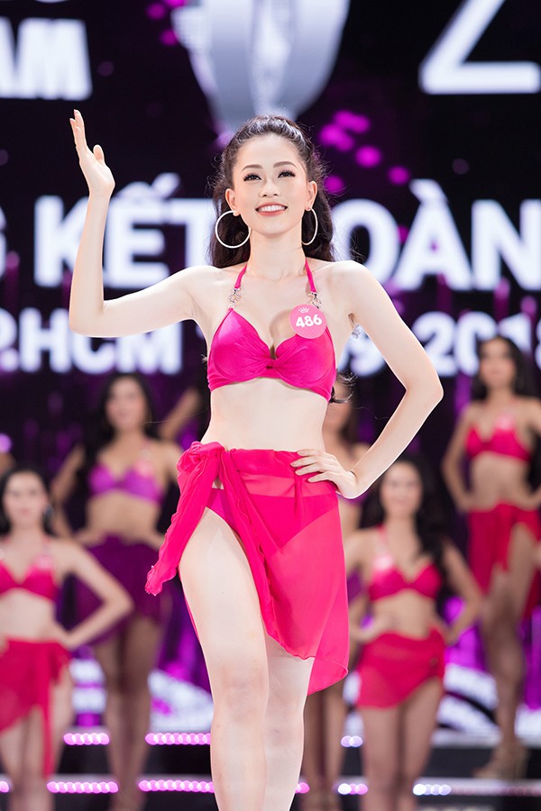 Sạn bất ngờ trong phần thi bikini của chung kết Hoa hậu Việt Nam 2018 - Ảnh 4.