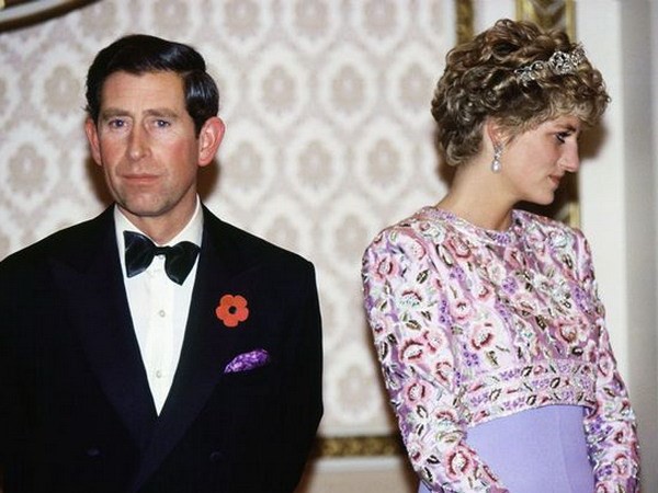 Nhìn loạt khoảnh khắc lạnh nhạt của Thái tử Charles và Công nương Diana mới thấy, cuộc hôn nhân không tình yêu này sớm hay muộn cũng phải kết thúc - Ảnh 1.
