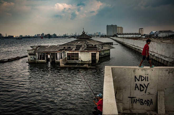 Jakarta: Thành phố chìm nhanh nhất thế giới - Ảnh 2.