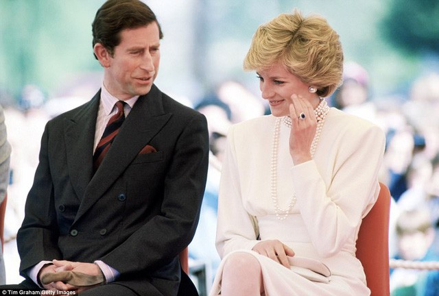Nhìn loạt khoảnh khắc lạnh nhạt của Thái tử Charles và Công nương Diana mới thấy, cuộc hôn nhân không tình yêu này sớm hay muộn cũng phải kết thúc - Ảnh 16.