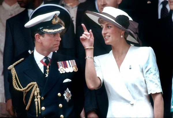 Nhìn loạt khoảnh khắc lạnh nhạt của Thái tử Charles và Công nương Diana mới thấy, cuộc hôn nhân không tình yêu này sớm hay muộn cũng phải kết thúc - Ảnh 4.