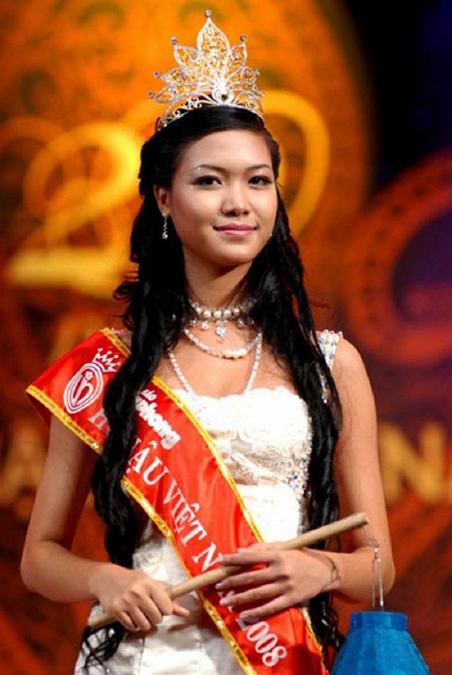 Ngoài Tân Hoa hậu Trần Tiểu Vy, những người đẹp này cũng từng đăng quang Hoa hậu Việt Nam khi mới 18 tuổi - Ảnh 6.