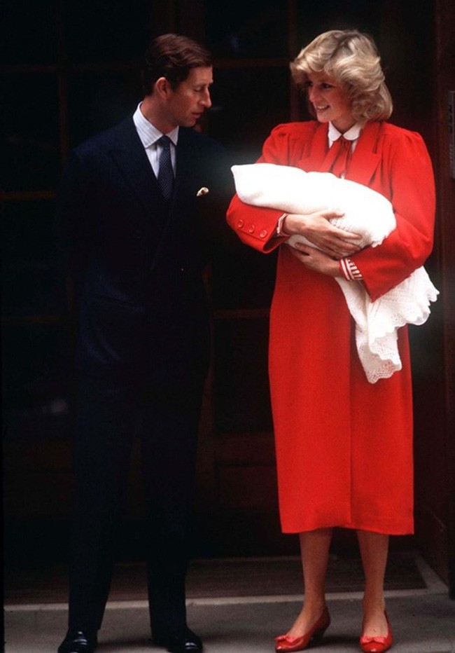 Nhìn loạt khoảnh khắc lạnh nhạt của Thái tử Charles và Công nương Diana mới thấy, cuộc hôn nhân không tình yêu này sớm hay muộn cũng phải kết thúc - Ảnh 7.