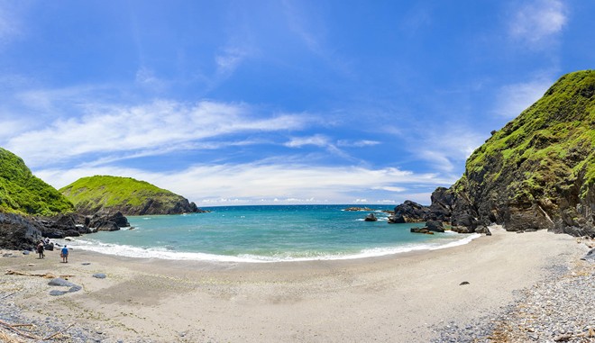 Khám phá bãi biển thủy tinh Glass Beach - Ảnh 2.