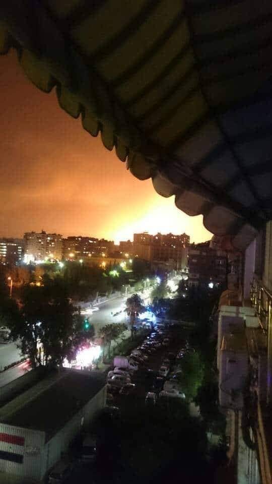 NÓNG: Nhiều tiếng nổ lớn ở Damascus - Syria đã bị tấn công? - Ảnh 1.