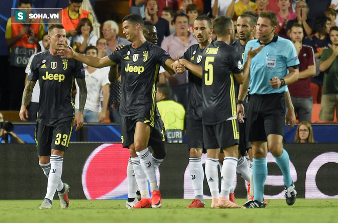 Ronaldo nhận thẻ đỏ, Juventus vẫn giành trọn 3 điểm ngay trên sân của cường địch - Ảnh 1.