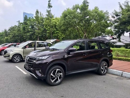 Hàng trăm xe giá rẻ Toyota cập cảng, chờ ngày bán ra - Ảnh 1.