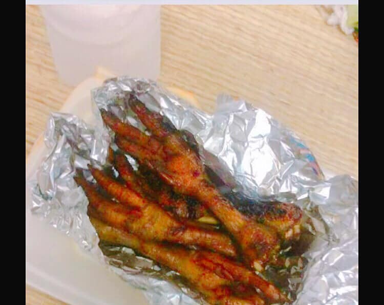 Mua đồ ăn online v&igrave; tin h&igrave;nh minh họa, c&ocirc; n&agrave;ng cay đắng nhận về m&oacute;n ch&acirc;n g&agrave; b&oacute;ng đ&ecirc;m trong truyền thuyết - Ảnh 2.